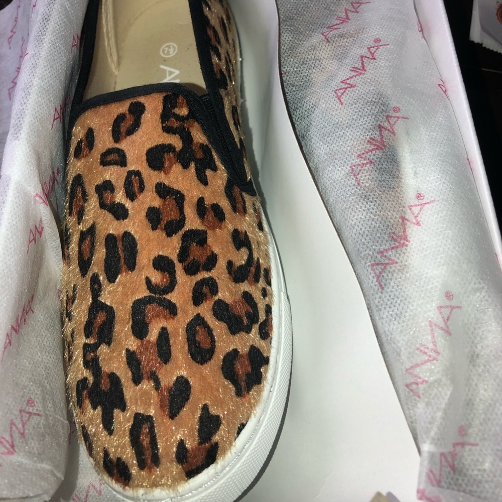 Leopard slides